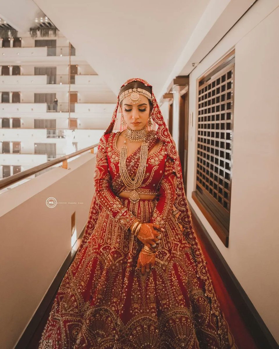 Our beautiful client Nayha, exudes radiance in a perfect bridal ensemble by Ali Xeeshan. The beautiful ensemble was curated to perfection keeping in mind the various techniques of mixing an exquisite color palette with mindfully chosen details.