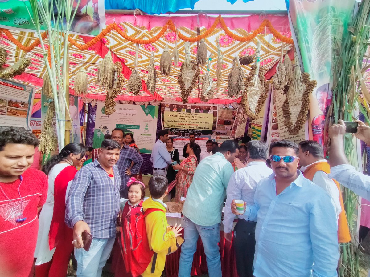 tabc_mssrf's tweet image. Today, @bptabc_mssrf hosted a millet food fest at PARAB festival in Kundra block, spotlighting millets in adhering the #4Cs approach: cultivation, conservation, consumption, and commercialization.

Participants relished delicious millet-based snacks! 🌾
@arvindpadhee @rajaaswain
