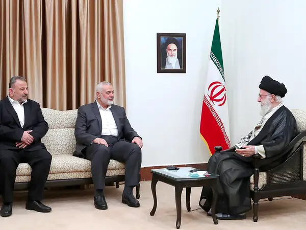 GeoCherifien's tweet photo. Le 7 octobre 2023, Israël a été surpris par une attaque du Hamas qui a déployé des forces terrestres, aériennes et maritimes. Voici un point de situation. #Iran #Israel #Hamas #Palstine #Maroc #Chite #Sunite #ActualitésInternationales

🔸Triomphe de l’Iran : Par l’intermédiaire du Hamas, a réussi à mettre fin à la supposée suprématie militaire d’Israël sur son territoire, remportant ainsi une victoire complète.

🔸Croissance territoriale d’Israël : Israël se distingue par le fait que son territoire s’étend chaque année. De plus, elle est capable de commettre des actes de violence contre des civils sans être considérée comme une criminelle de guerre.

🔸Défaillance du droit international : Malgré sa souplesse, le droit international n’a pas réussi à protéger les civils de #Gaza. En réalité, il semble être davantage un droit occidental, car il semble principalement s’appliquer aux occidentaux.

🔸Propagande des médias : Les médias occidentaux sont perçus comme une source majeure de propagande.

🔸Appui des États-Unis à Israël : Malgré la complexité de la situation, les États-Unis continuent de soutenir Israël sur les plans militaire, politique et financier.

🔸Influence de l’Iran : L’Iran a réussi à mettre fin aux politiques des pays arabes musulmans sunnites, avec la complicité consciente ou inconsciente des musulmans sunnites.

🔸Manipulation au Maroc : Certains Marocains, appelés “cinquième colonne”, profitent de la situation pour manipuler leurs compatriotes et les inciter à s’opposer à leur propre gouvernement et à leurs propres intérêts.

🔸Priorités des Marocains : Un nombre significatif de Marocains semble privilégier l’intérêt de cause étrangère avant celle du Maroc.