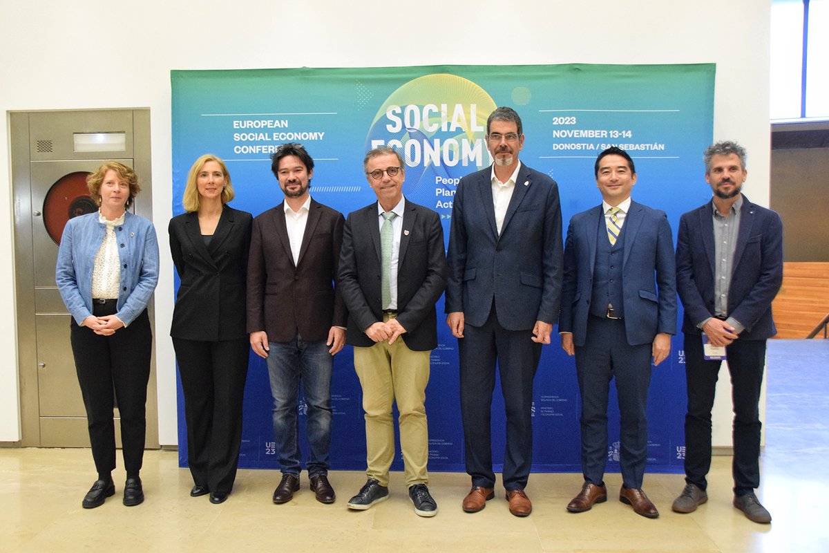 e2030dss's tweet photo. Los alcaldes de Donostia, Burdeos y Tsukuba y las vicealcaldesas de Estrasburgo y Torres Vedras, moderados por Álvaro Porro, debatieron ayer sobre el impacto generado por la Economía Social en sus ciudades.

👉+Info: https://t.co/jt0xicVqCZ
#SOMOSECONOMIASOCIAL #dsseconomiasocial https://t.co/2Hh5lnWwm7