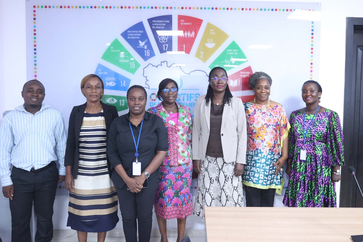 pnudcotedivoire's tweet photo. Discussions enrichissantes entre le PNUD et la direction de la formation du ministère de la femme, de la famille et de l'enfant #MFFE. Au cœur des échanges : la présentation de la réforme des institutions de formation et d'#ÉducationFéminine
#Réforme #PNUD #IFF https://t.co/kaQzeIQ2l2