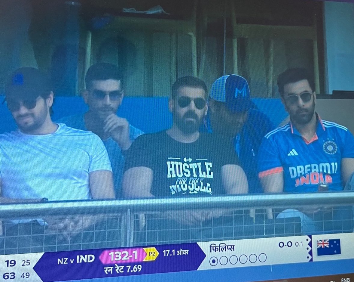 kadaipaneeeer's tweet photo. she: i like the guy in beard
me: which one ?
she: the one with sunglasses !!! https://t.co/GKyNotE0yE