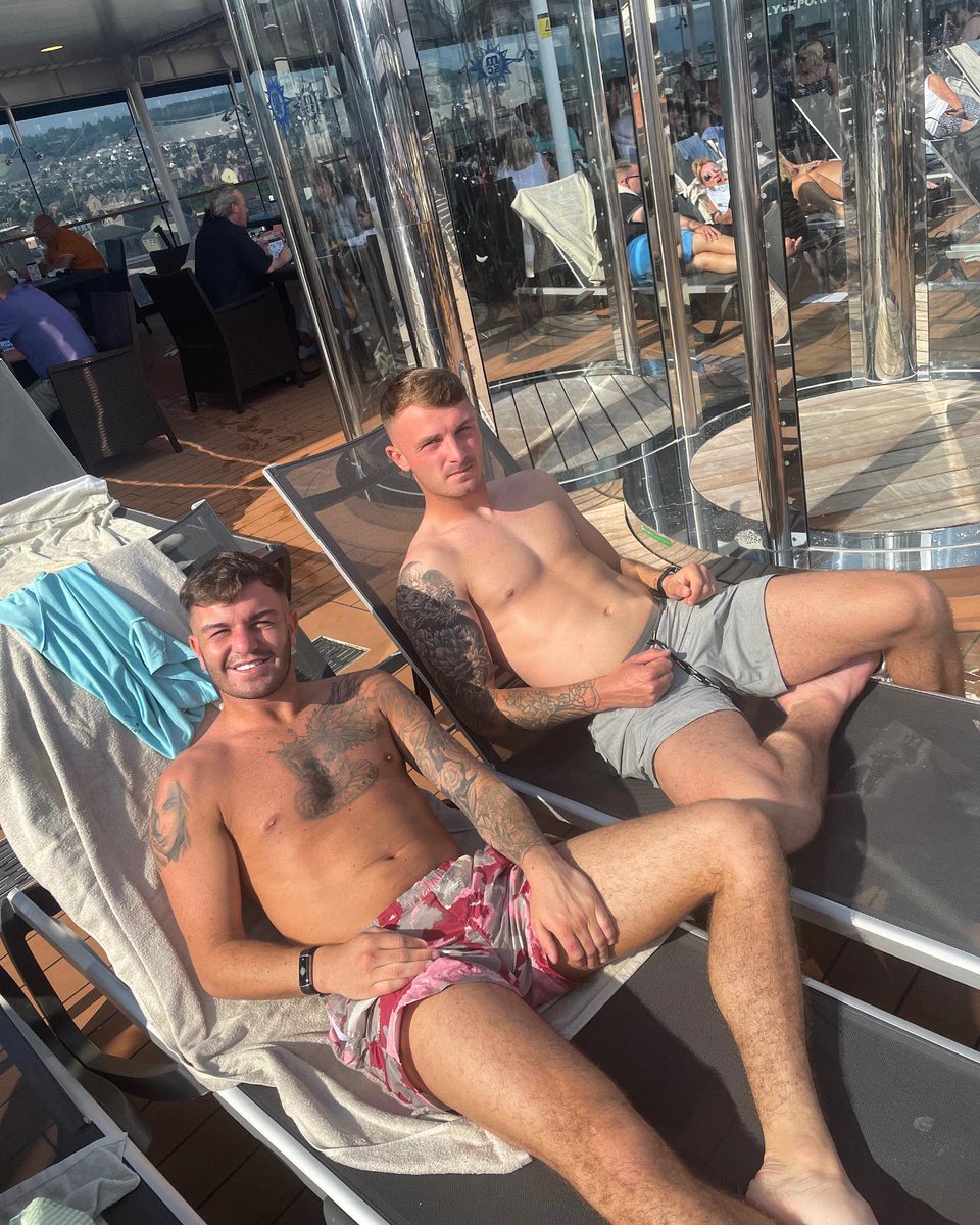 CockGoblinn's tweet photo. Lads in shorts 

#gayshortsfetish #gayshorts #ladsonholiday #menslegs #toplesslads https://t.co/VTY0hDd7gU