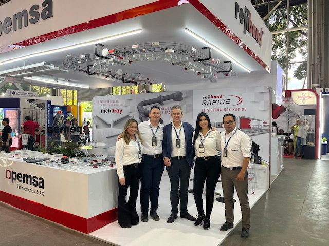 PemsaRejiband's tweet image. 🌐 ¡Ya estamos disfrutando en la Feria @FISE_Colombia  con las últimas novedades del sector!
¡Te estamos esperando en nuestro stand AM-83, AM-80 en la Plaza Mayor de Medellín! ¡No te lo pierdas!

#FISE2023 #InnovaciónEléctrica #Metatray 🚀