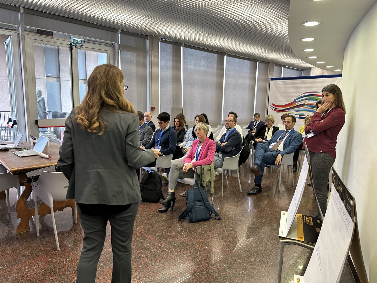 apre_it's tweet photo. 📣 #aprecon2023 continua con gli #APREspace

👏 Buon lavoro ai nostri 150+ #APREsoci con i quali condividiamo la visione e l'impegno per #ricerca e #innovazione 💡

Vi aspettiamo domani per il giorno 3⃣ della Conferenza Annuale APRE 2023 👉 https://t.co/qYXODrc93C https://t.co/3HeplH1Ldj