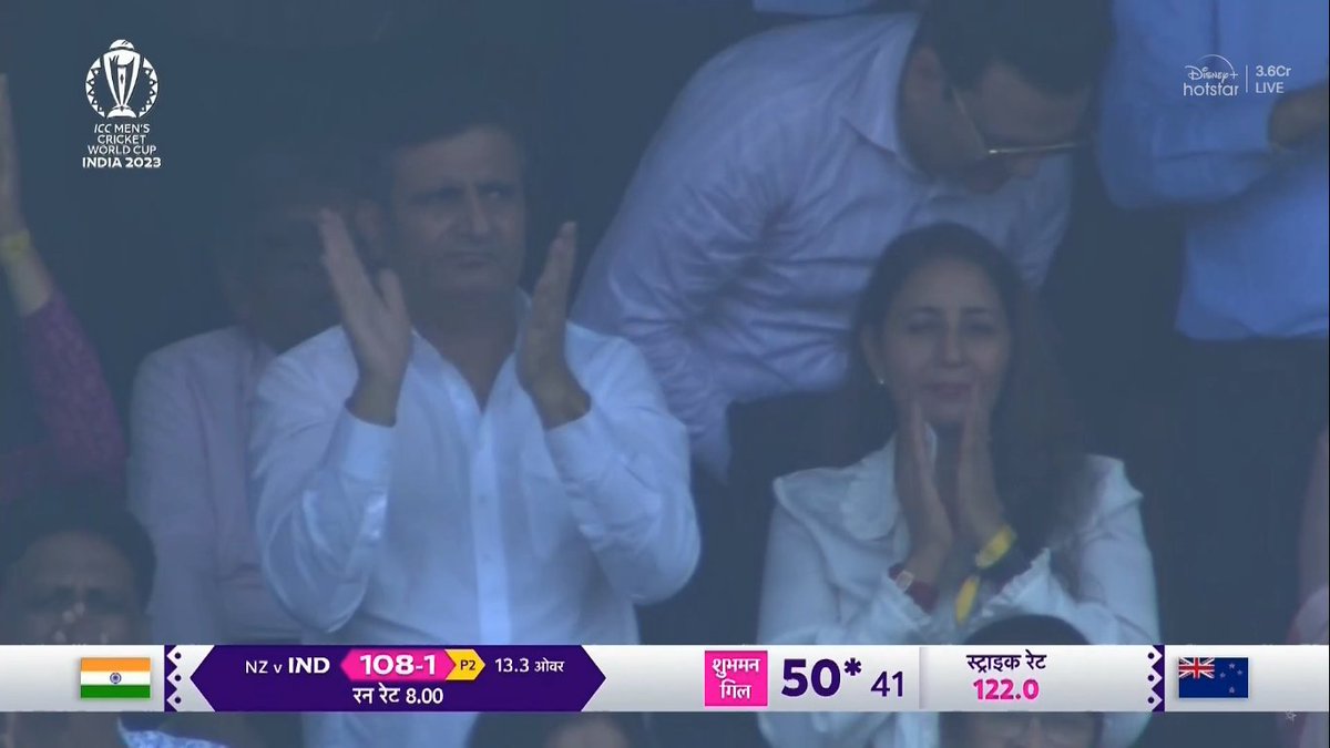 Zeeshan16610347's tweet photo. #INDvsNZ
#samifinal
#toss
#Cheater
Shubman gill parents today
❤❤👍 https://t.co/FXT0AbRA2d