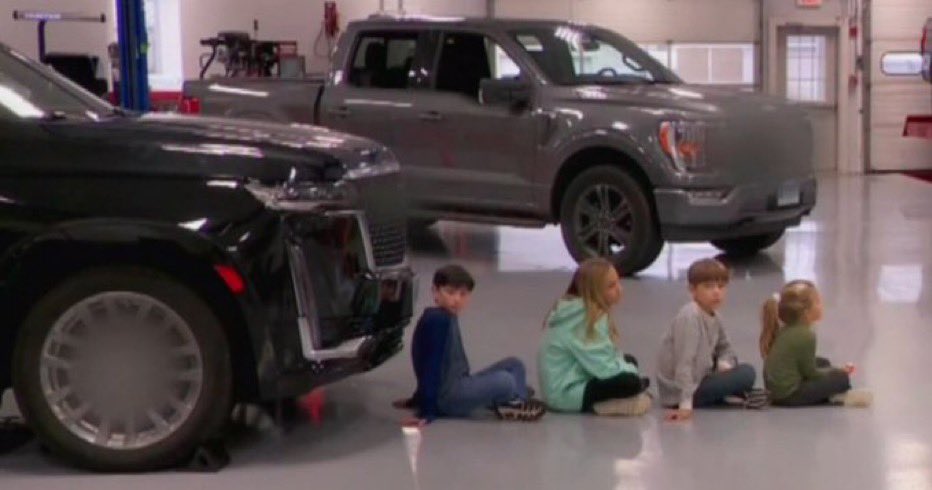 <a href="/0x_Aureus/">0xAureus.eth🐉$MON❤️$WELL</a> Les SUV agrandissent les angles morts: le conducteur est placé trop haut et loin pour voir l’enfant devant lui. C’est un tueur aveugle. #blindzonetest