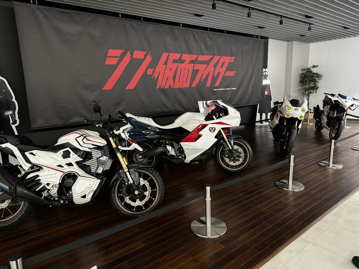 アキら tweet media