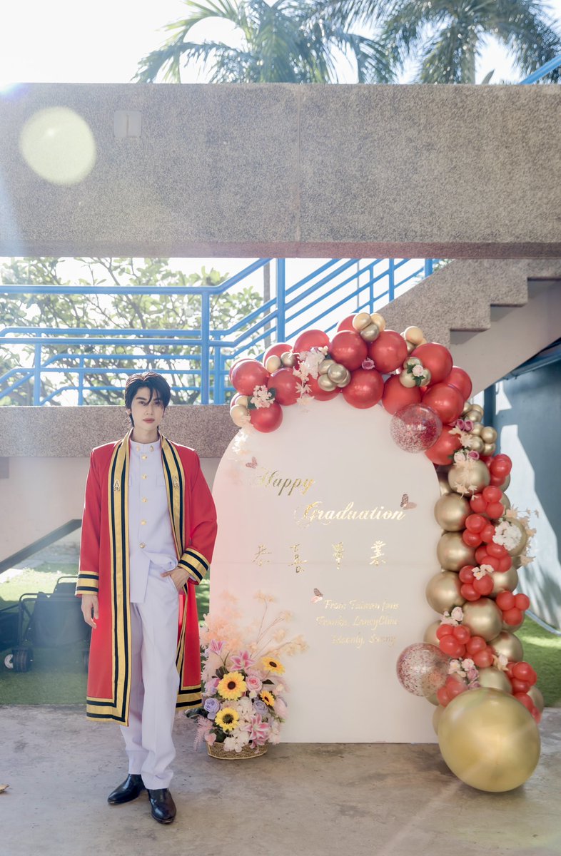 Dunk_OfficialTH's tweet photo. 🎓 #ตะโกนดังดังว่าดังเรียนจบแล้วครับ ❤️

ขอบคุณสำหรับของขวัญร่วมแสดงความยินดีกับ ดัง ณัฎฐ์ฐชัย ด้วยนะครับ ขอบคุณแฟนคลับทุกท่านที่คอยสนับสนุนและมอบกำลังใจให้ดังมาโดยตลอด

We’re so appreciate for your kindness &amp; support for Dunk Natachai. 

@dunknatachai #dunknatachai #dunkmeow https://t.co/KXsP47sD6v