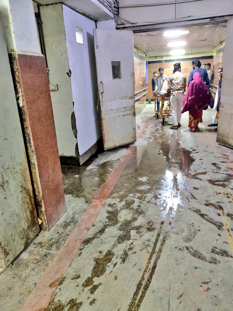 rahulpassi's tweet photo. This deserves to go viral.

This is government hospital from Delhi managed by IITian Arvind Kejriwal. 👎 https://t.co/eBGkqfgrkV