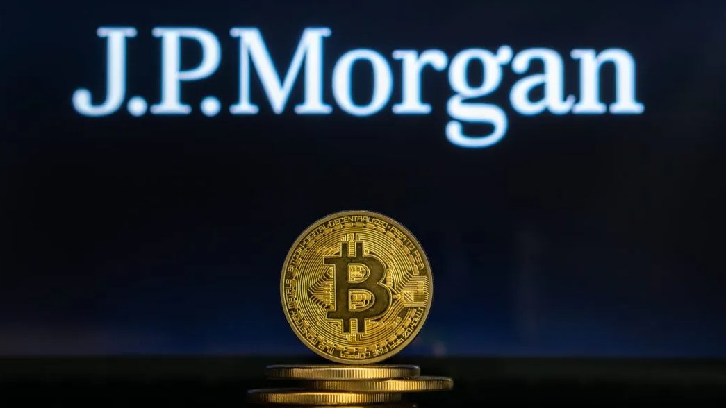 cryptorover's tweet photo. JP Morgan expects the SEC to approve #Bitcoin Spot ETFs before January 10, 2024.

Do you agree? https://t.co/ksM6QsLn4d