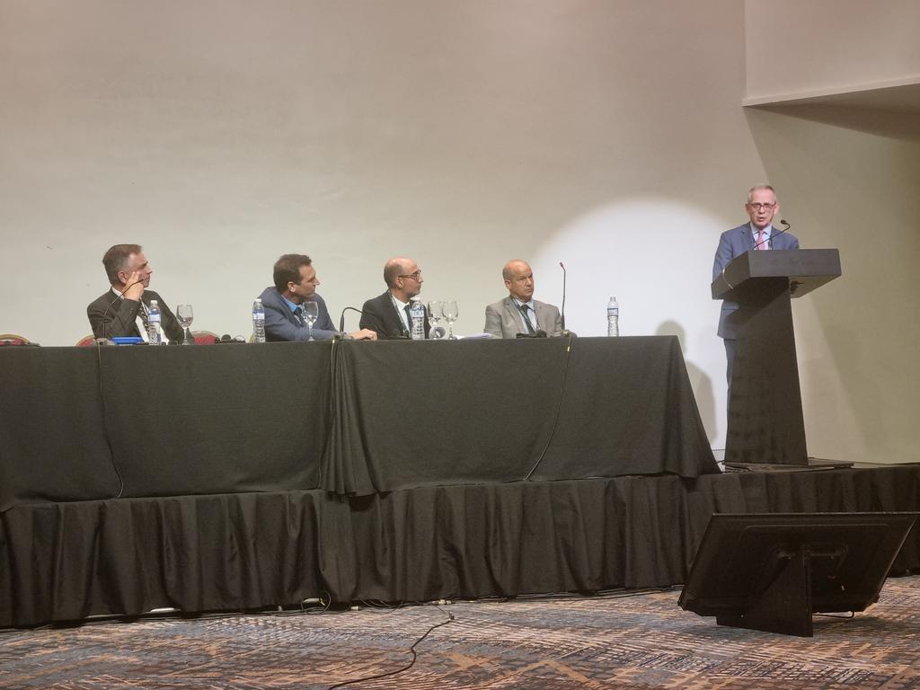 Tremendo relato oficial de <a href="/MentzRicardo/">Ricardo Mentz</a> sobre recaída en cáncer de recto, comentado por #juliogarciaaguilar en #congresoAAC23 💯💯💯

<a href="/juanreyesmd/">JUAN CARLOS REYES</a> <a href="/QDenost/">Quentin Denost</a> <a href="/Anapot2/">Analia Potolicchio</a> <a href="/RAZ_doctor/">Ruben Aguilar Zapag</a> <a href="/RubenMiravalle/">Rubén Miravalle</a> <a href="/mviolam/">MVM</a>