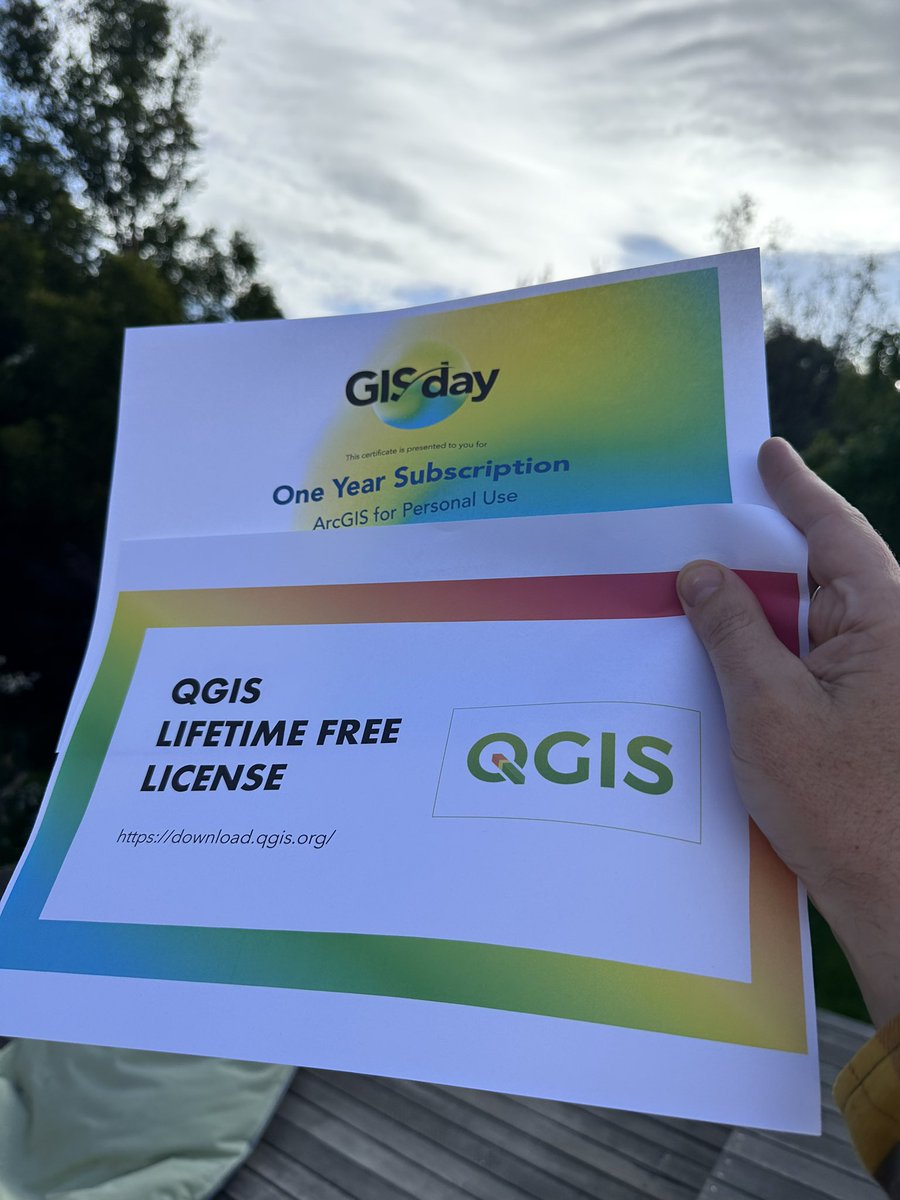 I’m giving away a free license and a free free license as prizes at <a href="/georabble/">GeoRabble</a> tonight!!

Happy #GISday 🎉