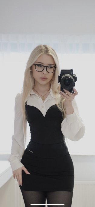 2 pic. Outfit of the day. How would you rate it out of 10? ? https://t.co/puLf9c6LuO