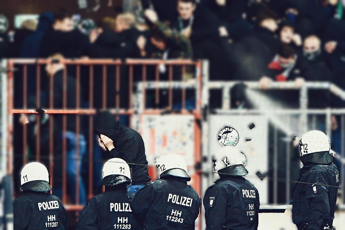 MillernTon (@millernton) on Twitter photo Neu im Blog:
"Same procedure as every time?"
Die Vorfälle rund um die Partie FC St. Pauli gegen Hannover 96 sind nicht ansatzweise aufgeklärt, da hört man schon altbekannte Rufe aus den üblichen Ecken.
Ein Kommentar von <a href="/tim_ecksteen/">Tim Ecksteen</a>
#FCSP #H96 #FCSPH96
millernton.de/2023/11/15/sam… Neu im Blog:
"Same procedure as every time?"
Die Vorfälle rund um die Partie FC St. Pauli gegen Hannover 96 sind nicht ansatzweise aufgeklärt, da hört man schon altbekannte Rufe aus den üblichen Ecken.
Ein Kommentar von <a href="/tim_ecksteen/">Tim Ecksteen</a>
#FCSP #H96 #FCSPH96
millernton.de/2023/11/15/sam…