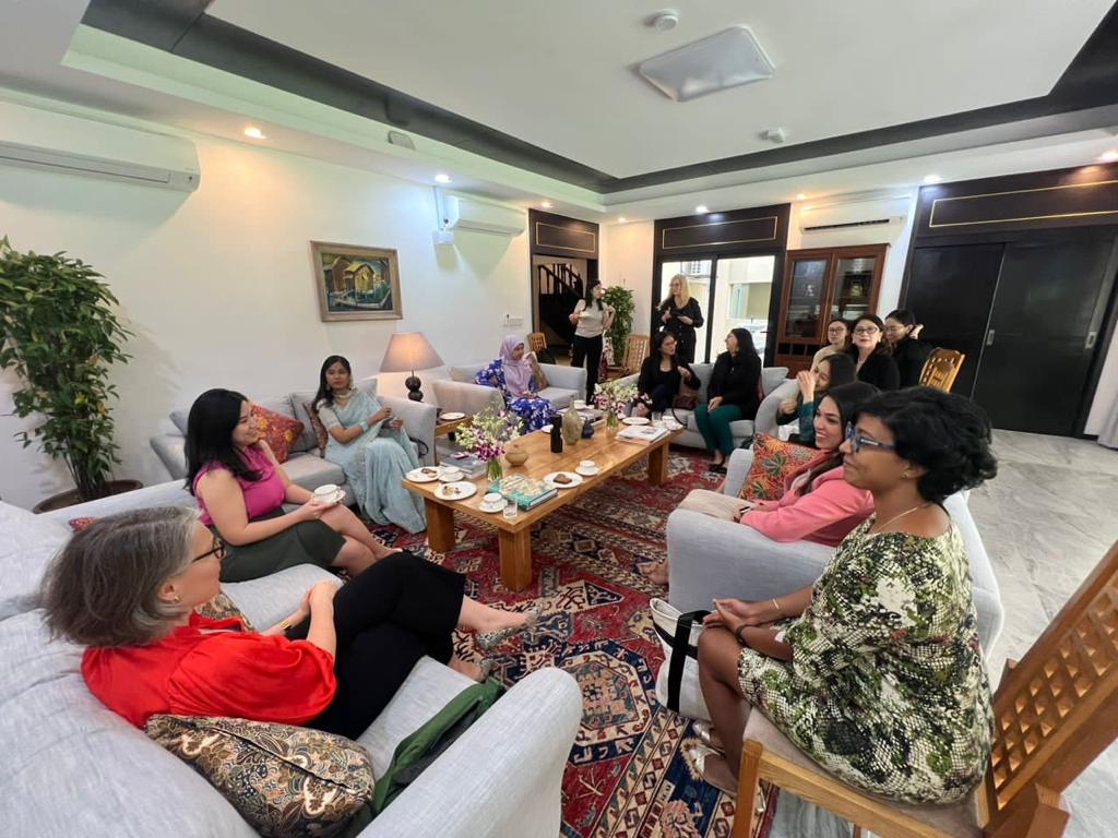 UKinMalaysia's tweet photo. 11 🇲🇾 women from diverse fields including social enterprises, #sustainability, girls #empowerment &amp; SEA Games silver medalist were shortlisted for the @womenoffuture SEA 2023. 

Insightful conversations &amp; more to do to still in forwarding the gender equality agenda in the region. https://t.co/3dk979YA2U