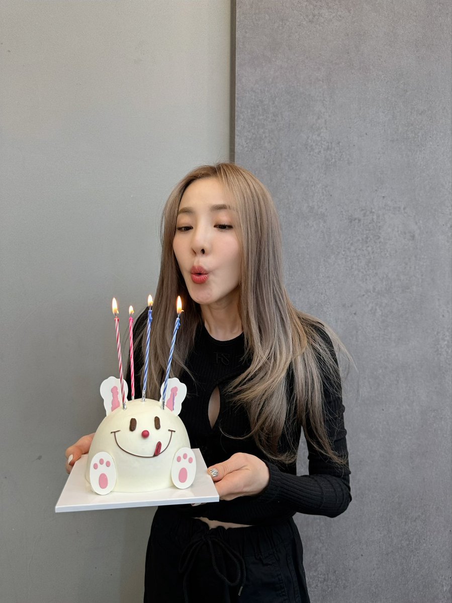 krungy21's tweet photo. Thank you for all the greetings 🎂🥳🥰 love you all~!!! 
#bdayweek🎉 https://t.co/PcO8eupn4o