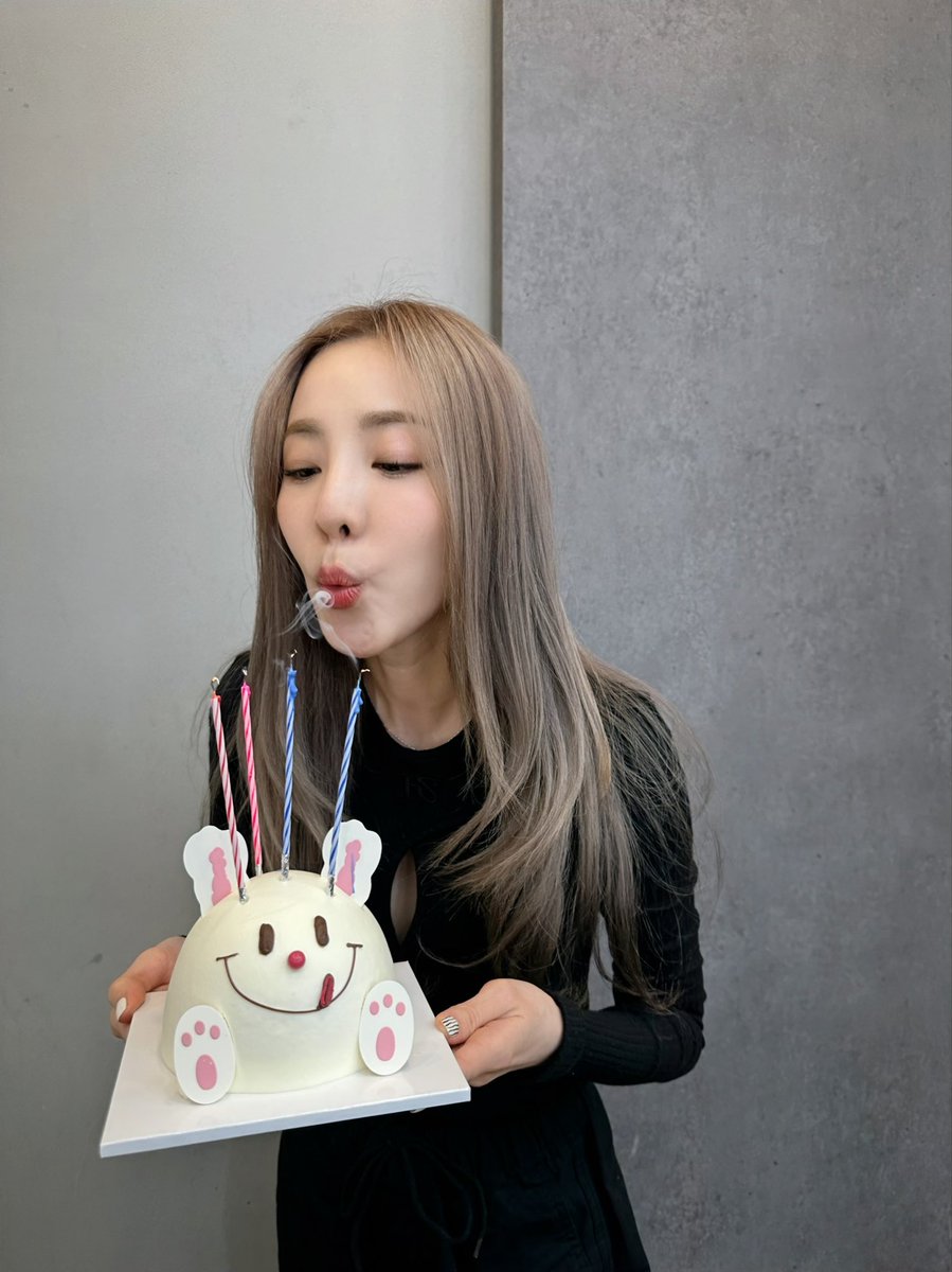 krungy21's tweet photo. Thank you for all the greetings 🎂🥳🥰 love you all~!!! 
#bdayweek🎉 https://t.co/PcO8eupn4o