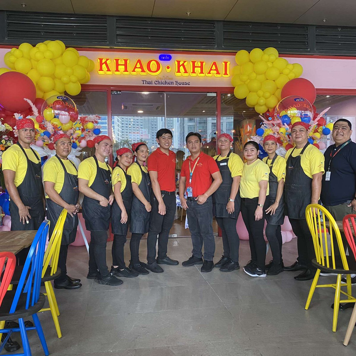 oneayala_'s tweet photo. Khao Khai also held their grand opening earlier today!
Their celebration will continue later tonight with Dilaw and Waiian at Level 3, Al Fresco! Event starts at 7pm so see you there!
#OneAyala #OneStopAdventure https://t.co/TdbN6s02tg
