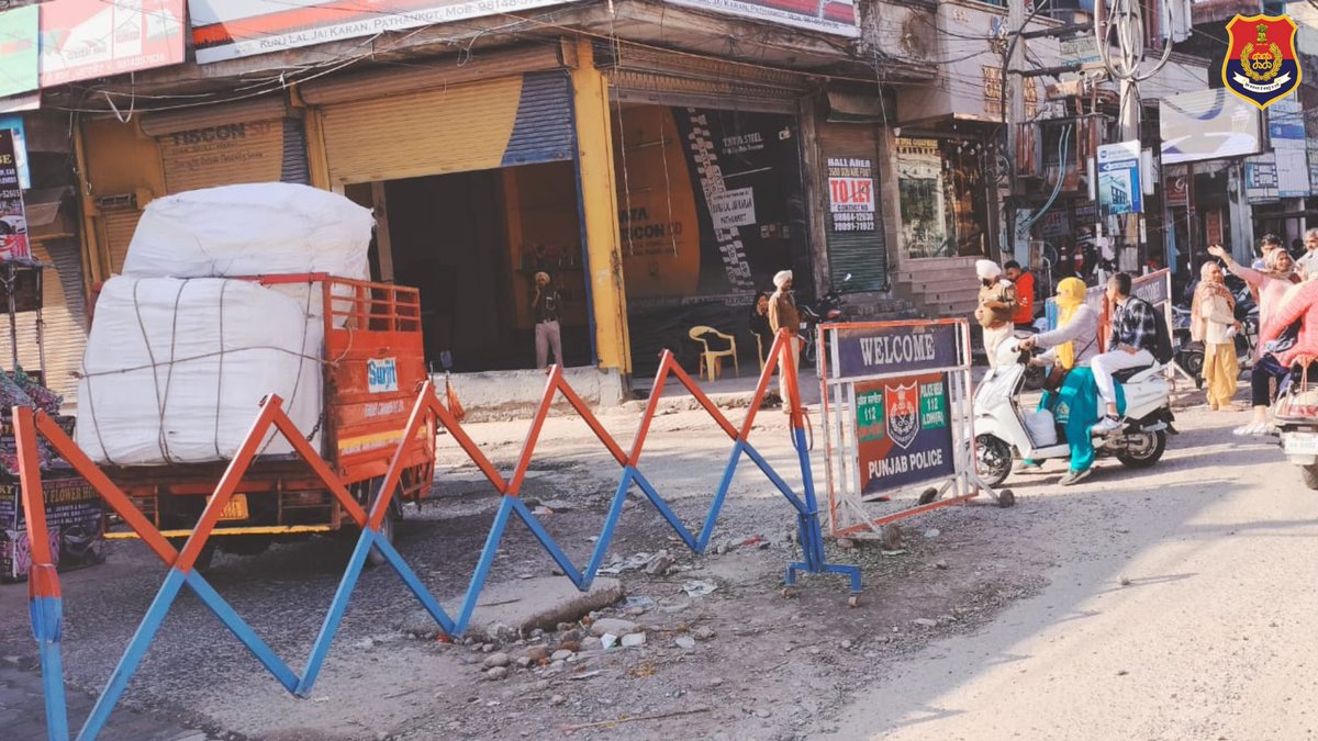 PathankotPolice's tweet image. &quot;Keeping the roads safe, The Pathankot Police have paved the way for seamless traffic with their newly installed traffic barricades.

#SmoothFlow #FollowTrafficRules