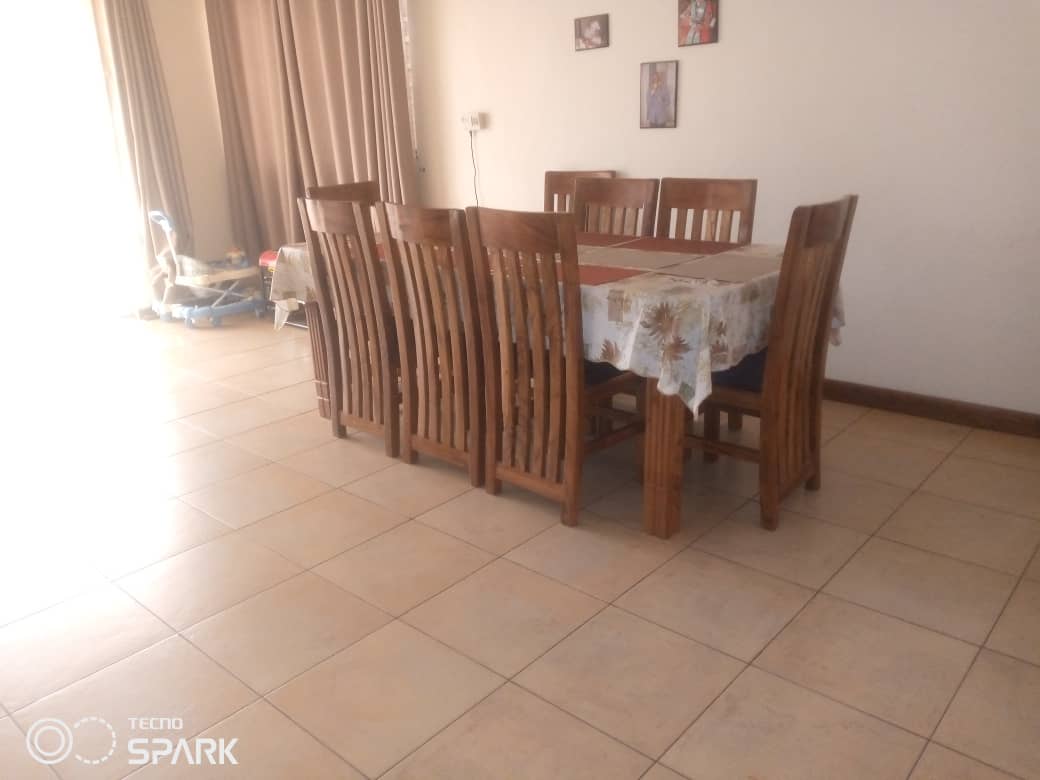 shukranproperty's tweet photo. ❤️ BEAUTIFUL Mega Home available for sale in Kisaasi.
🚩#5bedrooms all self contained PLUS 👍 self contained boy's quarters.
🚩 Seated on #35Decimals very good neighborhood 🚩 Asking price 1.7 billion
🚩 For inspection Make appointment by Calling 0706592177
#DenounceNyegenyege https://t.co/it5YHaDMY4