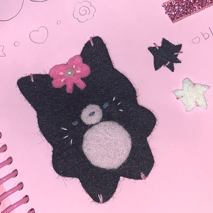 mycutiesstufff's tweet photo. spoiler our newbiee 🐈‍⬛🎀 https://t.co/ZAnapD7oEZ