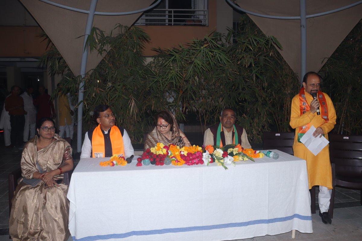mayasinghbjp's tweet photo. श्री भागीरथ शिवहरे जी जो कि भारतीय सेना से रिटायर्ड अधिकारी के पद से सेवानिवृत हैं, अपने 40 से अधिक साथियों के साथ16,ग्वालियर पूर्व भाजपा प्रत्याशी श्रीमती माया सिंह जी एवं शिक्षक प्रकोष्ट के प्रदेश संयोजक डॉ नितेश शर्मा जी के समक्ष भाजपा की सदस्यता ग्रहण की https://t.co/i3vrUscOCV
