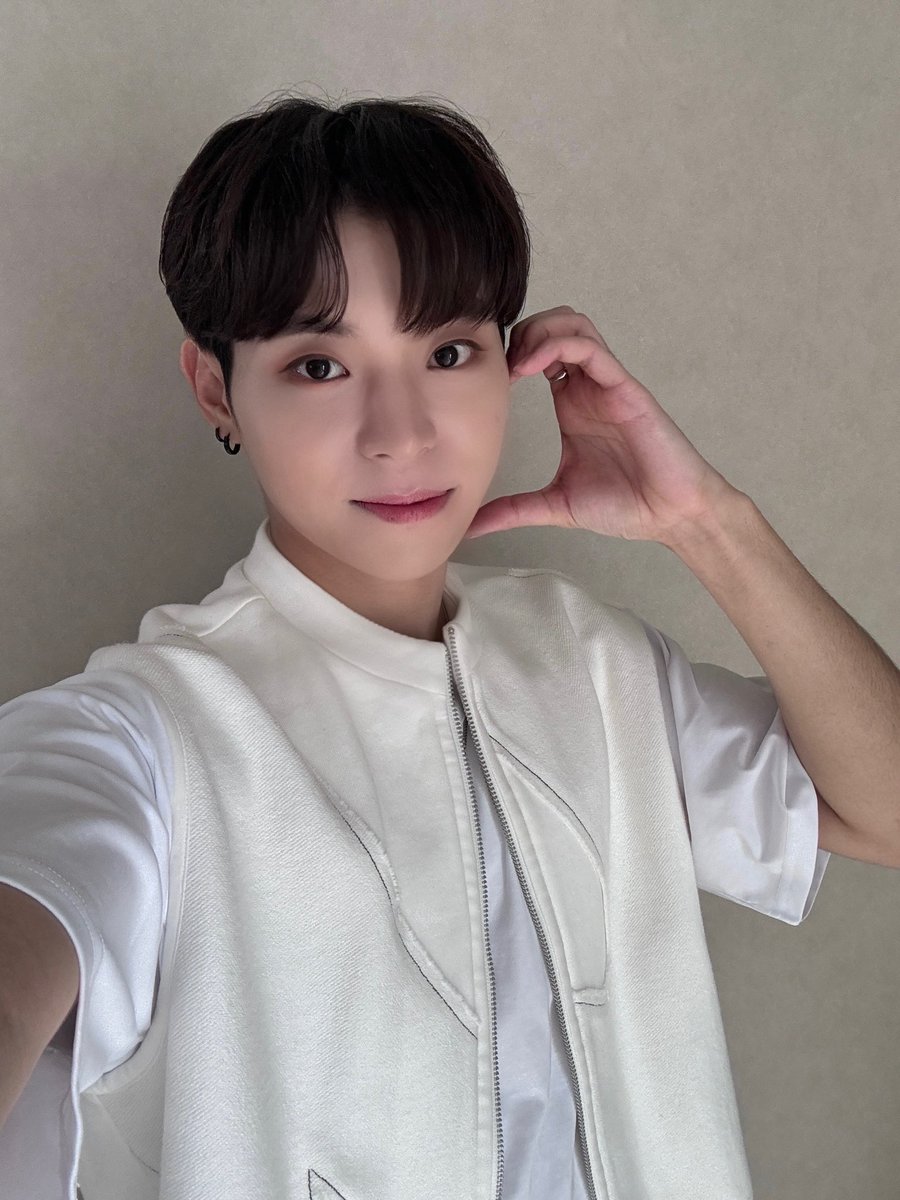 [📷]
 
[2023 BLITZERS LIVE IN JAPAN 'CONNECT']
 
블리 만나니까 에너지 불끈!!💪🏻

#블리처스 #BLITZERS #ブリチャーズ #ブリと一緒に