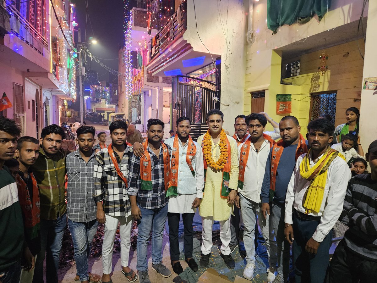 mayasinghbjp's tweet photo. हरनाम बजरिया के 30 से ज्यादा कॉंग्रेसी युवाओं ने कॉंग्रेस की विचारधारा से पेरशान होकर श्री अनिरूद्ध प्रताप सिंह जी एवं श्री इन्द्रजीत सिंह घुरैया जी के समक्ष बीजेपी की सदस्यता ली।
सिसोदिया मोहल्ला, गहलोत मोहल्ला के 40 से ज्यादा युवा साथियों ने बीजेपी की सदस्यता ली।
#bjp #BJP4IND https://t.co/j4nLjHQPGA