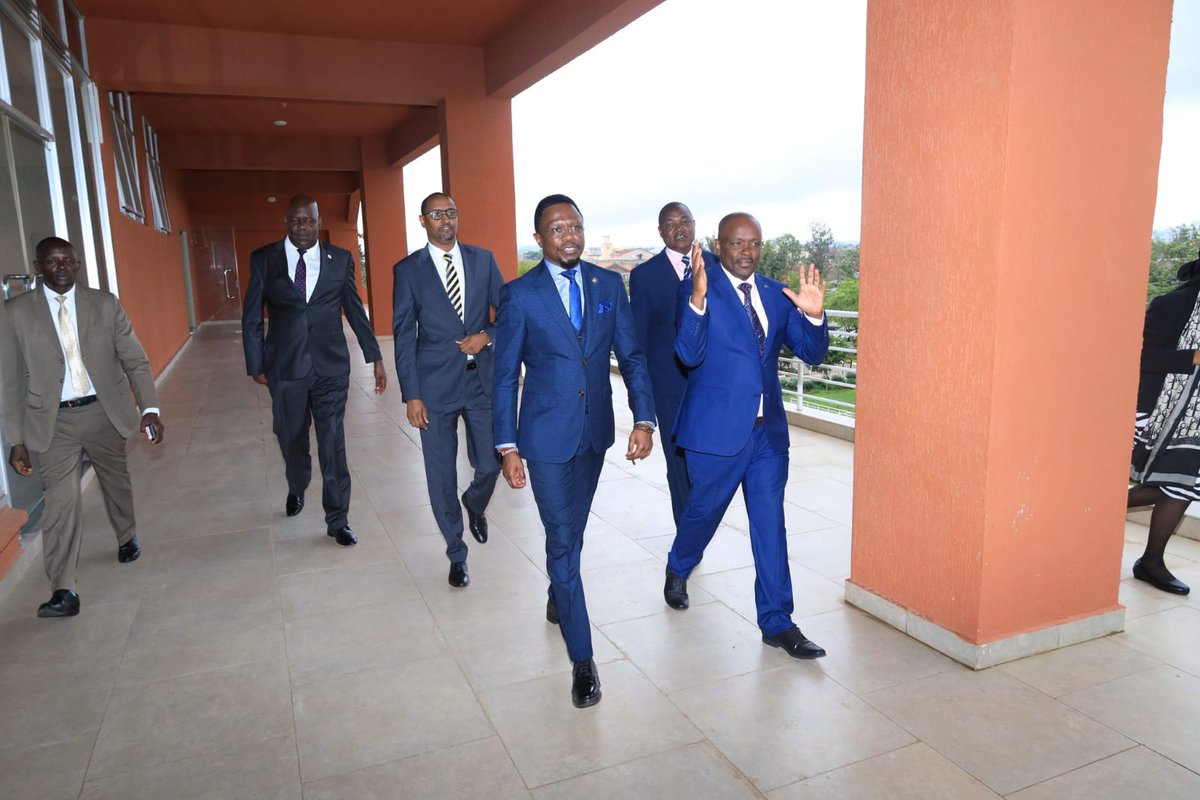 KiongoziFelix's tweet image. HAPPENING NOW!!! #KIW2023CommonwealthEdition Media Breakfast Meeting. 
Chief Guest @moyasa_ke CS @AbabuNamwamba, is received by @SDY_Ke
PS @IsmailMaalim19, Track leaders, Development partners, Sponsors among other Key Stakeholders within the Innovation ecosystem.