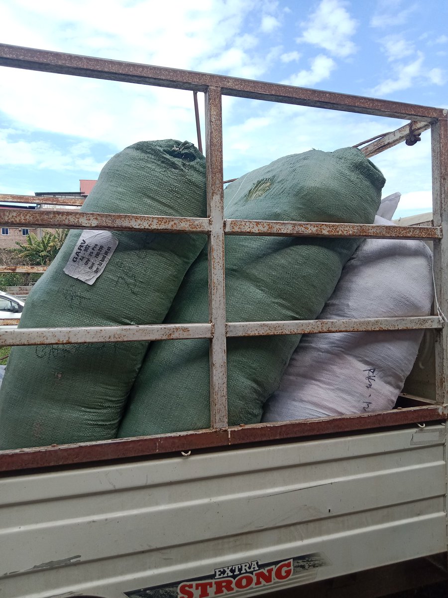 900 units of lower warmers for handing over to relief camps in #Manipur. All made possible due to the generosity of some special people. Please contribute if you want to gift warmth and smiles. DM. Amplify