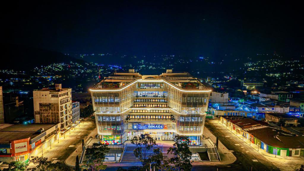 CerebrosG's tweet photo. Lo que acaban de hacer en El Salvador es algo realmente impresionante, acaban de inaugurar la Biblioteca Nacional y cuenta con:

-Estará abierta las 24 horas del día, todos los días del año.
-Cuenta con una zona LEGO para desarrollar la creatividad. https://t.co/RYC2hZR9mJ