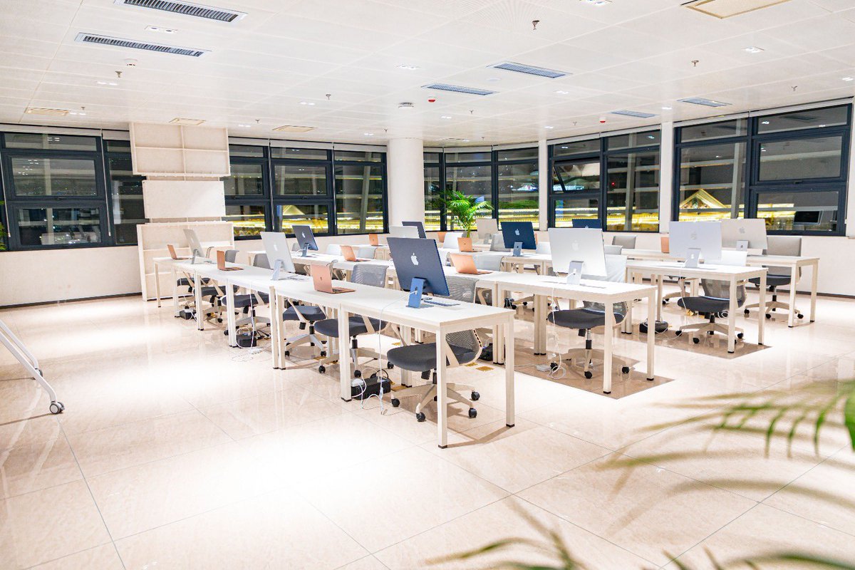 CerebrosG's tweet photo. Lo que acaban de hacer en El Salvador es algo realmente impresionante, acaban de inaugurar la Biblioteca Nacional y cuenta con:

-Estará abierta las 24 horas del día, todos los días del año.
-Cuenta con una zona LEGO para desarrollar la creatividad. https://t.co/RYC2hZR9mJ