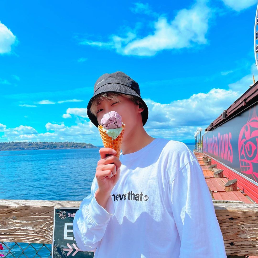 Mermont_JP's tweet photo. 【#SEVENTEEN🍊#SEUNGKWAN🍊様ご着用】
大人気グループ #セブチ の🍊#スングァン🍊様が被ったのはどんなコーディネートもクールに引き締めてくれる🖤ブラックカラー🖤!

現在アマゾンで20％セール中！！
▼Amazon▼ https://t.co/IYmUOMNu4B https://t.co/O3OQ9LpvZ0