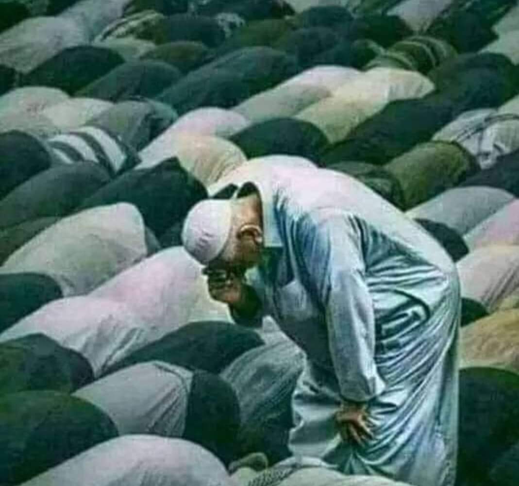 پنځه وخته لمونځ په جماعت سره آداکول مو دهري ګناه دمخنیوي سبب کیږي
او نفس مو کنټروله وي.