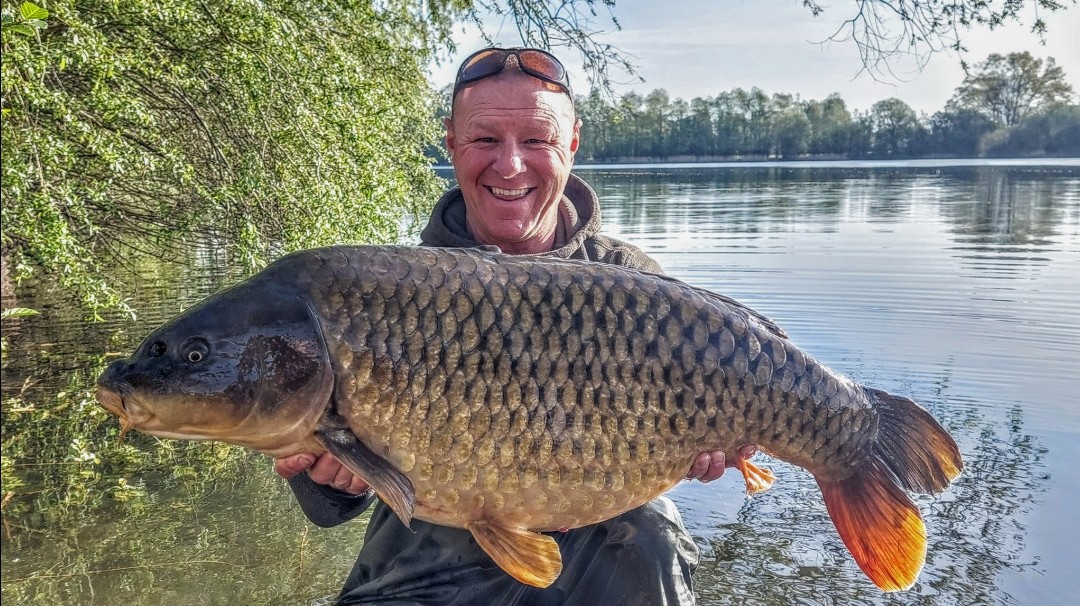 MarcTwaite's tweet photo. Good Morning!! 🐿

Nice Big Common

Keep Smiling 😃 

@PukkaSquirrelB 
https://t.co/Kn0ZdEpGlp 

#SecretSmurf 
#WhenYouKnowYouKnow 
#BigCarp 
#PukkaSquirrelBaits https://t.co/tHNeR1fad7