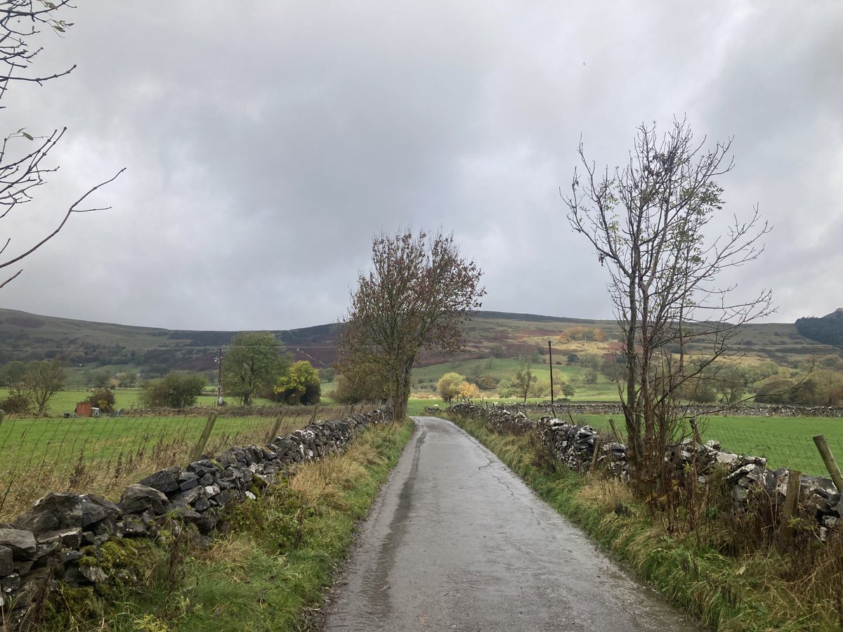 Good morning everyone wishing you a lovely day 😀heading up Hollowford Road towards the Great Ridge. Last week’s wet and wonderful walking from Castleton 💚