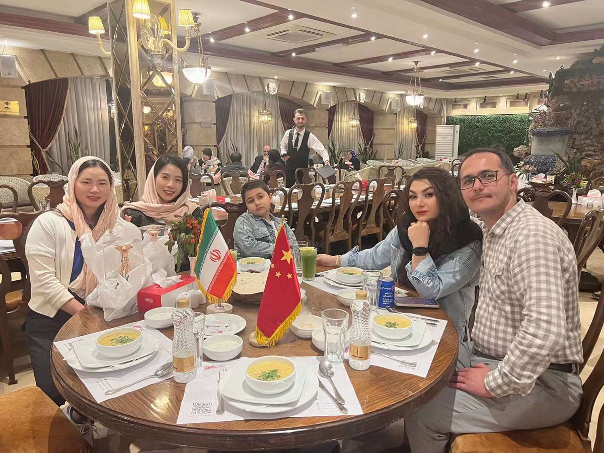 Amyguo71924207's tweet photo. OSCOO Team in Iran, tonight they will fly back to Shenzhen. We have got a lot of market feedback from this trip, discussed about 2024 business plan with distributors welcome to join OSCOO. whatsapp: +8613066359664 #harddrive #SSD #Ram #pendrive #madeinchina #alibaba https://t.co/5GYeyqWvy2