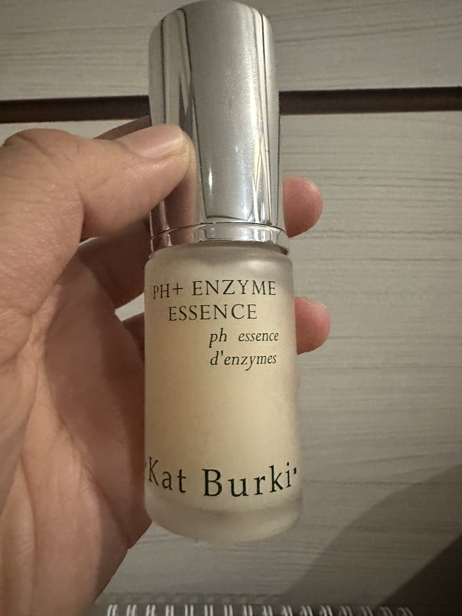 mysweetJin17's tweet image. Kat Burki PH+ Enzyme essence ใช้ไป 3 ปั๊ม ขาย 300 รวมส่ง #katburki  #ส่งต่อสกินแคร์ #ส่งต่อสกินแคร์มือ2 #ส่งต่อสกินแคร์มือสอง #ส่งต่อคสอ #ส่งต่อเครื่องสำอาง #ส่งต่อเครื่องสำอางค์ #ส่งฟรี
