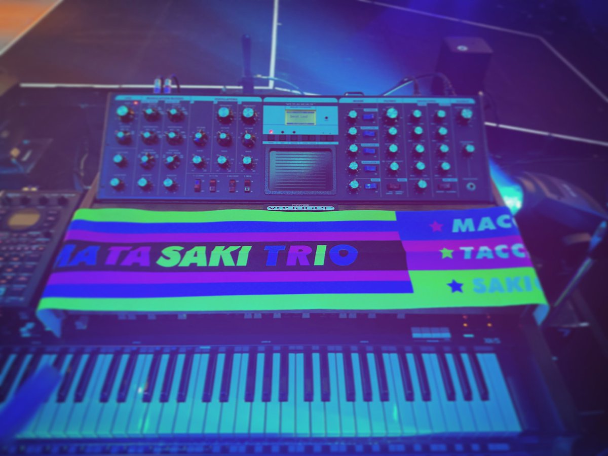 tdske's tweet photo. 今日から #minimoogvoyager が復帰しました。
何がどうしてなのか、moog特にminimoogは独特の世界観があるなぁ。
そしてグッズのタオルを鍵盤部のカバーに使ってみています。
皆さんもいかがでしょう?
#thealfee #グッズのタオルの使い道を考える会 https://t.co/V26D7IHAbS