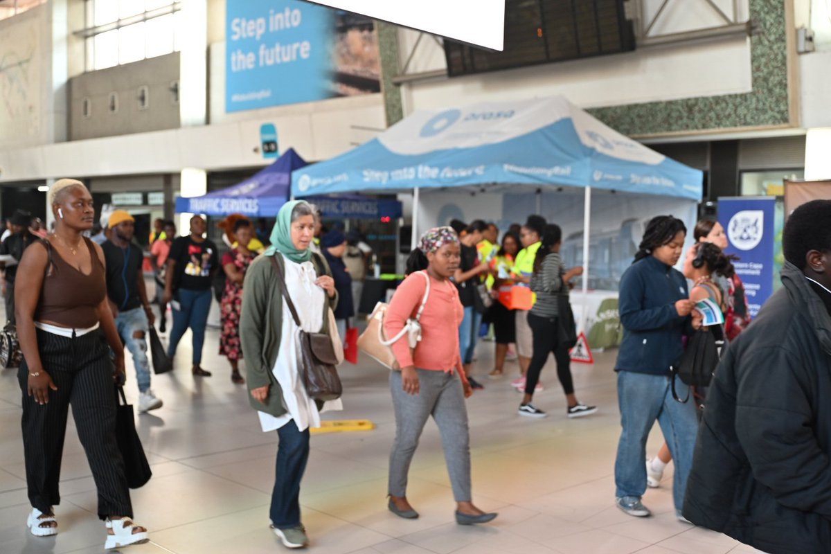 MetrorailWC's tweet photo. [ SAFER SUMMER Campaign] 
● Safety is our collective Responsibility 
● Assist others to be safe 
● Focus on your surroundings at all time 
● Enjoy your summer 
● Responsibility 
#BeTrainSmart #BeMoved https://t.co/u585rsa81f