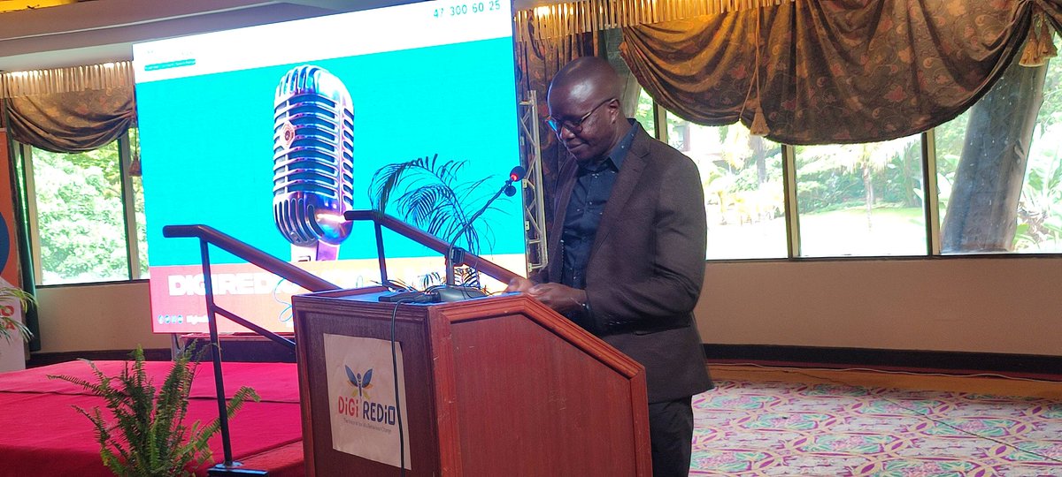 DigiRedio's tweet photo. On stage is Muchiri Karanja from @MediaCouncilK emphasizing that content is King👑

#DigiredioVoiceMoja
@UNICEFKenya
@CBCC_Africa
@WashaNjia
@MOH_Kenya
@MOH_DHP https://t.co/18mqZynGDR