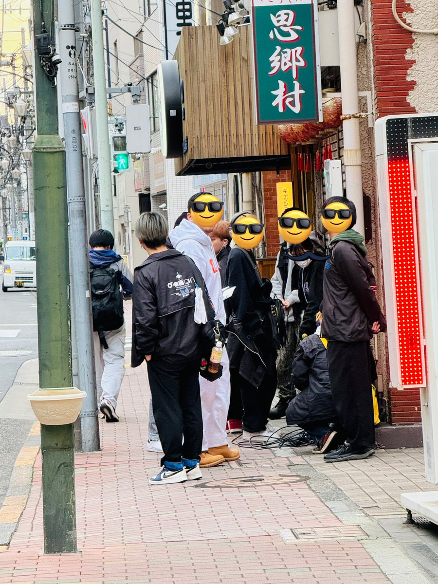 kamatakeibitai's tweet photo. おつカマです😊
多摩堤通りで
撮影が行われているよ。
でも、撮影陣はよく見ると厳つい怖系の人ばかり😱

蒲田でよく撮影が行われていますが、
雰囲気が違う･･･

しかも道路の下の方を撮っている、何？🎥

いつもなら話を伺うのですが、
近づくなオーラ全開でしたので
詳細は不明(^^ゝ https://t.co/Ny0X0avpsp