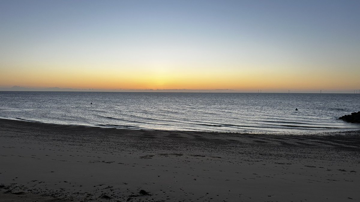 RobWakes's tweet photo. Good morning. Fingers crossed for a good day of solar production. #microgeneration #solarenergy #sunrise #essexsunshinecoast https://t.co/EV9ssHi46q