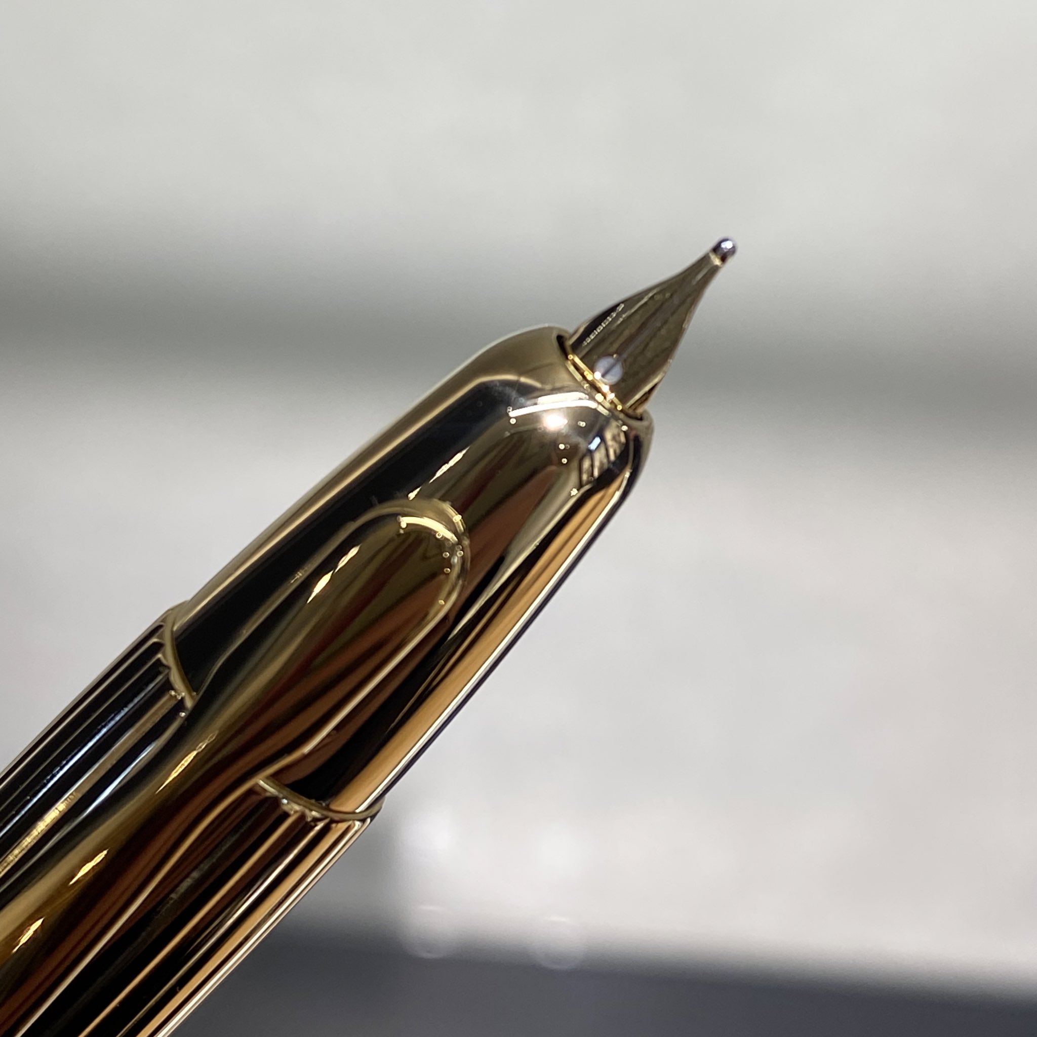 PILOT キャップレス万年筆　伊東屋限定　ストライプ　ゴールド　細字 49025053623781-2264.jpg