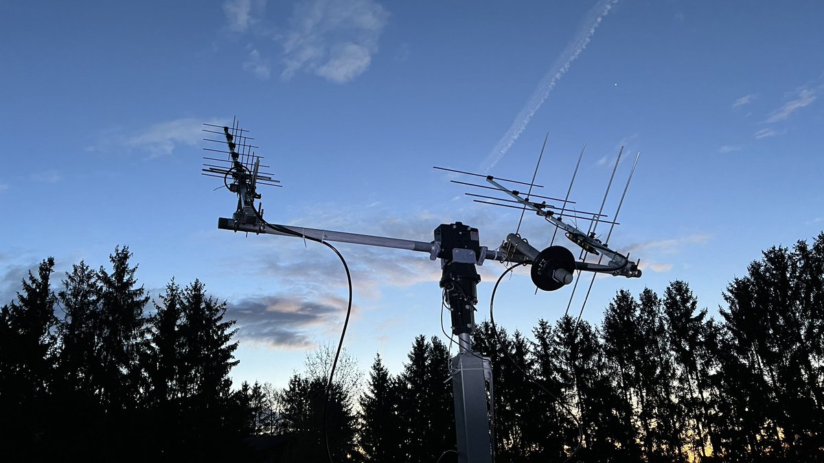KDWolf144's tweet photo. Almost finished! 🥂
Only a few small details are missing. 
The satellites may now fly over my location 🛰️📡😊 https://t.co/BdHiuop7PE