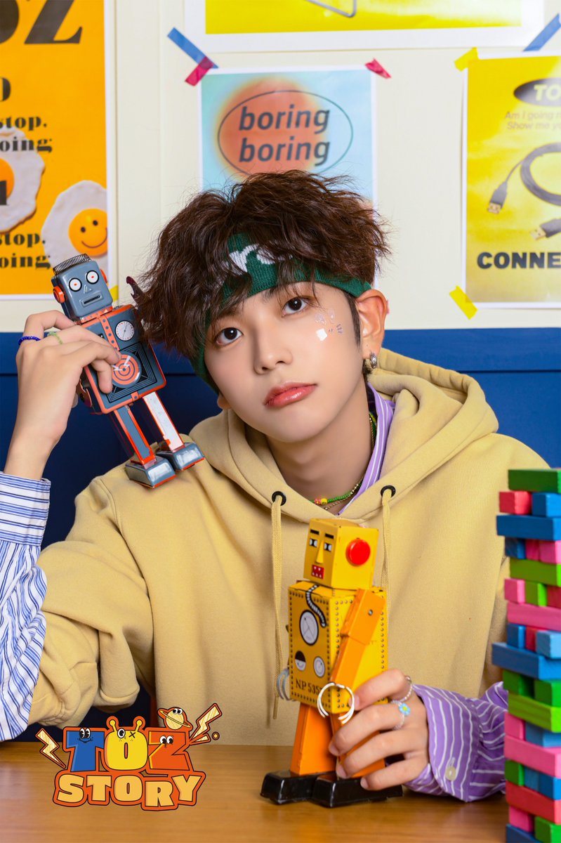 TOZ_YYent's tweet photo. 2024 TOZ SEASON'S GREETINGS 
[𝗧𝗢𝗭 𝗦𝗧𝗢𝗥𝗬] CONCEPT PHOTO

🛸 예약 판매 기간
✔ ~11.21 23:59 (KST)

🛸 상세안내
✔ https://t.co/RHoKtF702x

#TOZ
#TOZ_STORY
#ANTHONNY #HART #YUTO #TAKUTO
#アントニー #ハルト #ユウト #タクト https://t.co/5J05TV2ysA