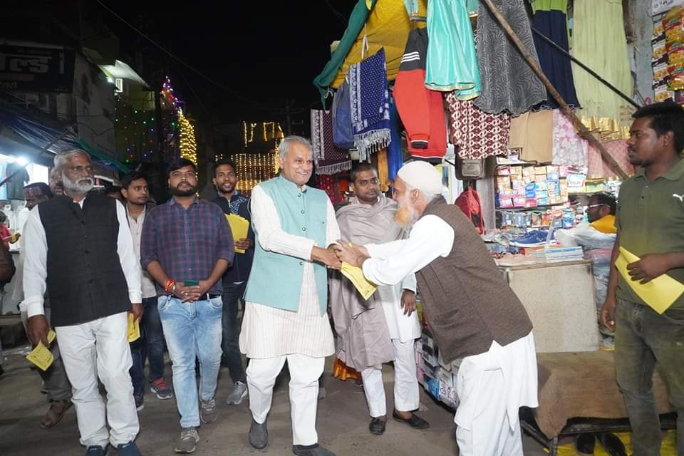 IKedarShukla's tweet photo. सीधी विधानसभा के सीधी नगर में चुनावी जनसंपर्क के दौरान गल्ला मंडी भ्रमण कर व्यावसायियों से मिलना हुआ।
.
सीधी विधानसभा में ऑटो चल रहा।।

#TEAM_KNS  
#चुनाव_यात्रा_विधानसभा_सीधी
#vidhansabhaelection2K23
#MPElection2023  #developmentbyKedarShukla #MadhyaPradesh #sidhi https://t.co/JVfdAH3dUP