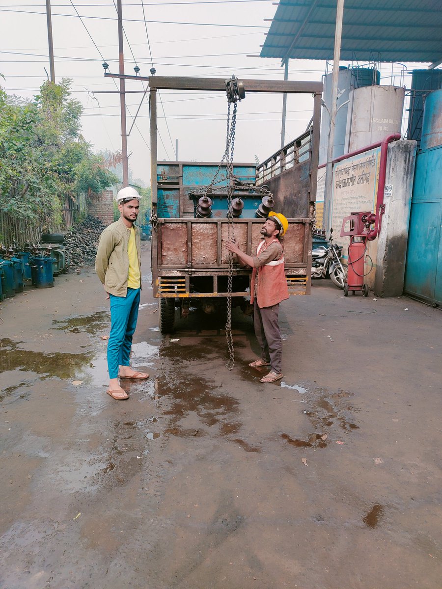 कार्यशाला सारसौल अलीगढ़ पर त्यौहार के सीजन में परिवर्तकों को शीघ्र अतिशीघ्र बदलने के लिए कार्यशाला द्वारा दिन रात कार्य किया जा रहा है।
<a href="/Sanju_uppcl/">A.E.(W/S)ALIGARH</a> <a href="/Je_ws_sarsol/">ravi kumar</a>
<a href="/EwdEe58123/">EE EWD ALIGARH</a> <a href="/raviagarwal68/">Ravi Kumar Agarwal</a>
<a href="/MDDVVNL/">MD DVVNL AGRA</a>  <a href="/UPPCLLKO/">UPPCL</a> <a href="/UppclChairman/">CMD UPPCL</a> <a href="/aksharmaBharat/">A K Sharma</a> <a href="/dvvnlhq/">Dakshinanchal Vidyut Vitran Nigam Limited</a> <a href="/dvvnlaligarh/">DVVNL ALIGARH</a> @DvvnlWorkshop