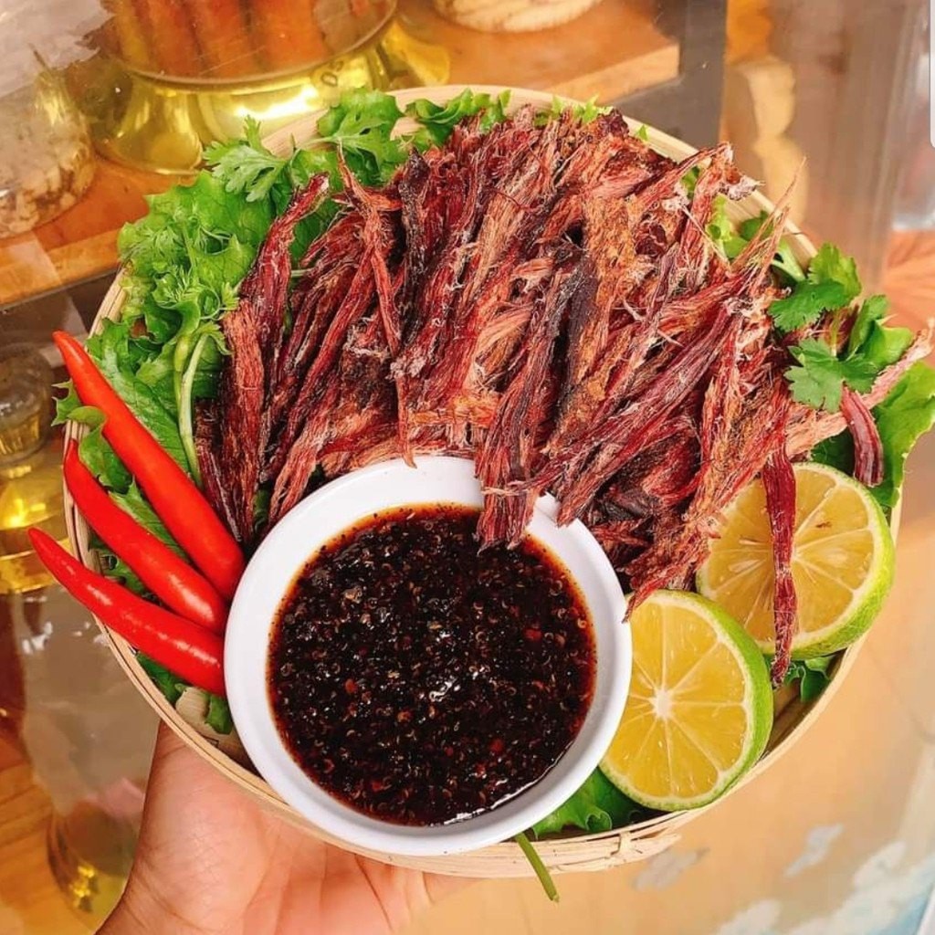 Sapavivu's tweet photo. Sapa có đặc sản gì: Thịt trâu gác bếp
Món ăn này được rất nhiều khách du lịch yêu thích và cũng là món quà đặc sản Sapa được nhiều khách tour Sapa từ Hà Nội chọn mua về làm quà nhiều nhất.
#Sapa #Dulich #AmThuc #TipsDuLich https://t.co/DmxW9G9h1W